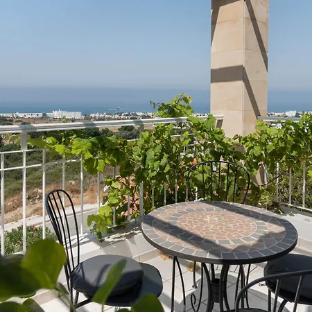 Phaedrus Living Seaview Hilltop Maisonette Holiday home *