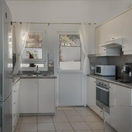 Phaedrus Living Seaview Hilltop Maisonette Holiday home *