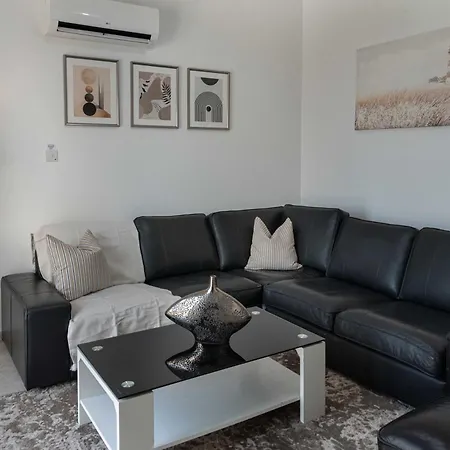 Phaedrus Living Seaview Hilltop Maisonette *