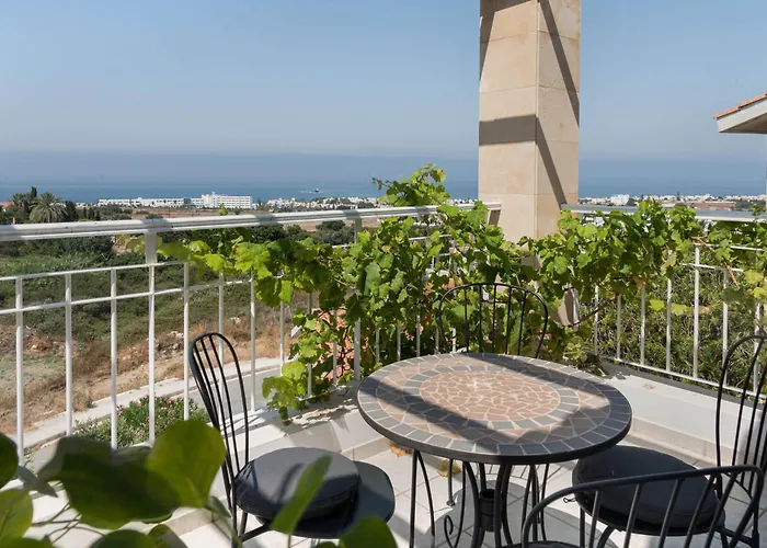 Phaedrus Living Seaview Hilltop Maisonette Holiday home *