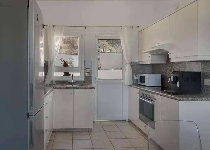 Phaedrus Living Seaview Hilltop Maisonette Holiday home *