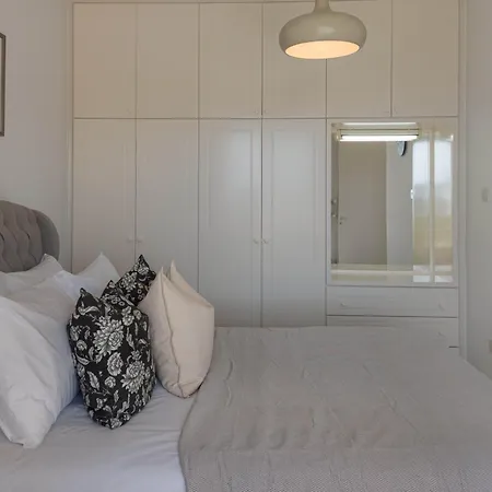 Phaedrus Living Seaview Hilltop Maisonette *